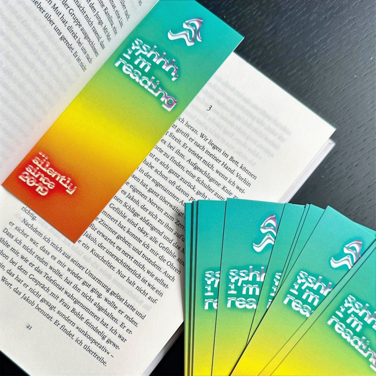 Buch mit Lesezeichen