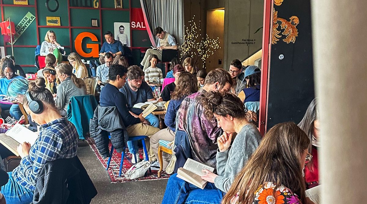 silent reading rave gleis